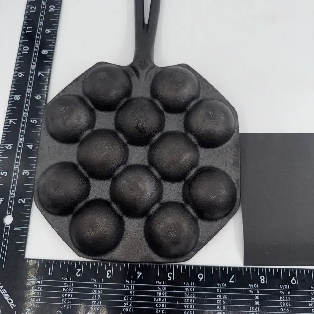 Vintage Cast Iron Gem/Muffin Pan w/12 Hemispherical Cups‎ w/Star Maker’s Mark